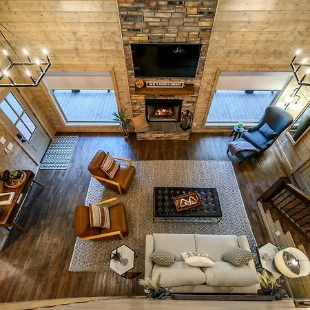 Peak A Boo Pines With Game Loft Hot Tub Fireplaces And More